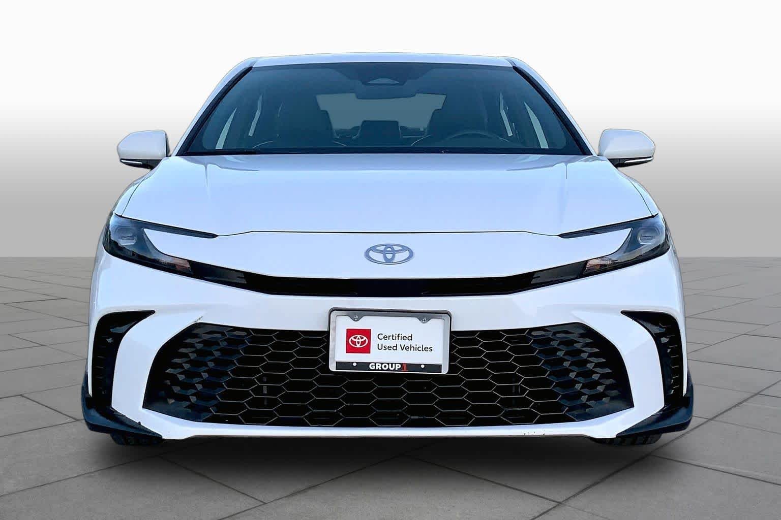 Used 2025 Ice Cap Toyota SE image 4