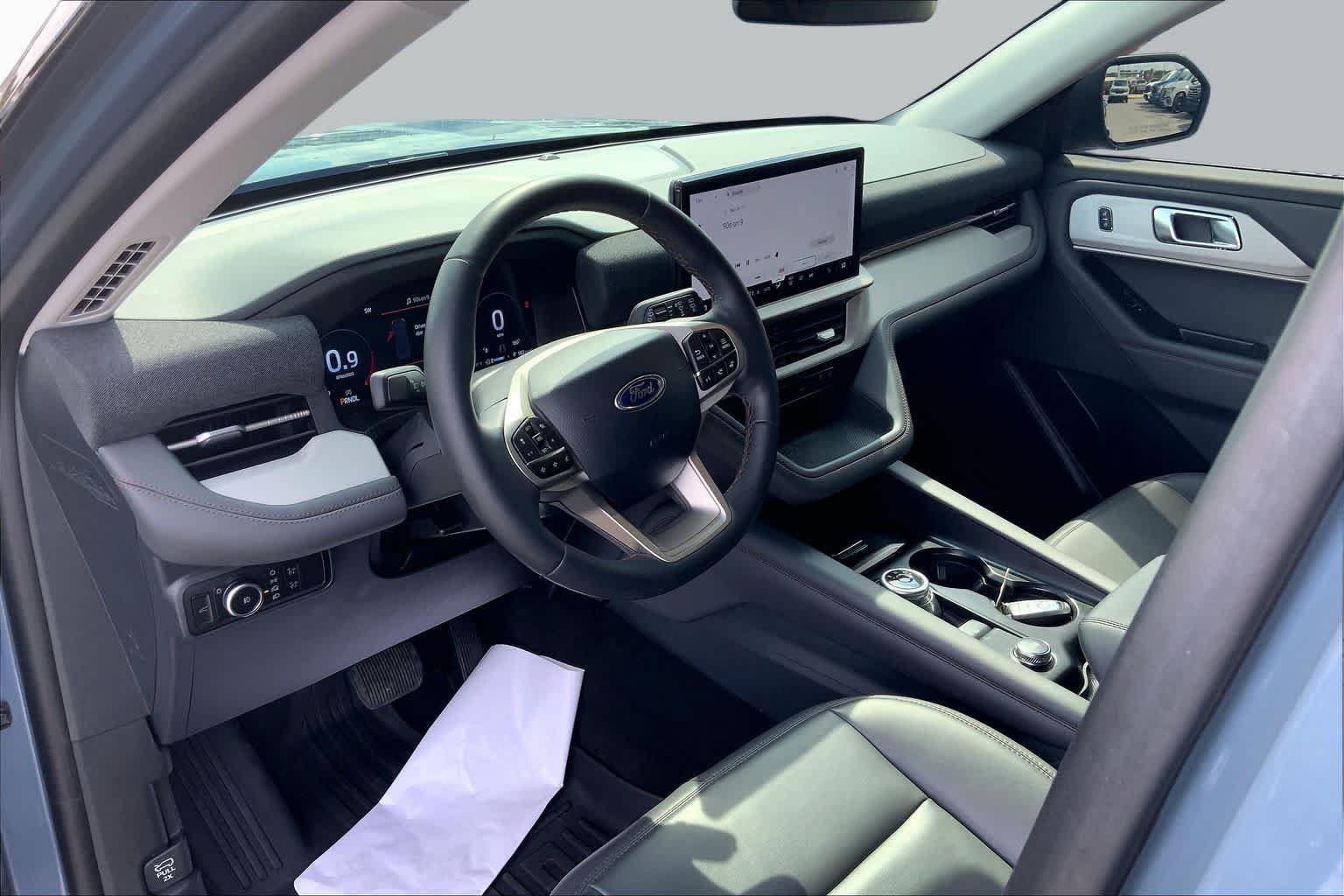 Used 2025 Vapor Blue Ford Active image 18