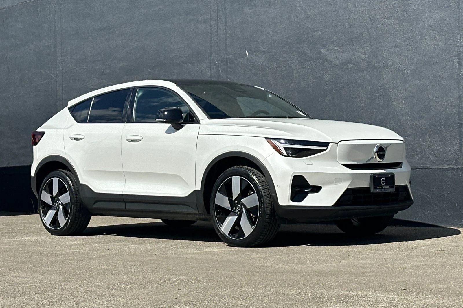 Certified Used 2023 Crystal White Volvo Ultimate image 10