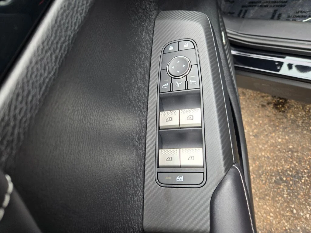 New 2026 Black Mitsubishi SE image 18