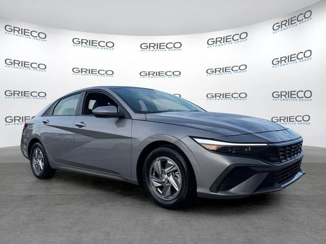 Used 2024 Metal Hyundai SE image 1
