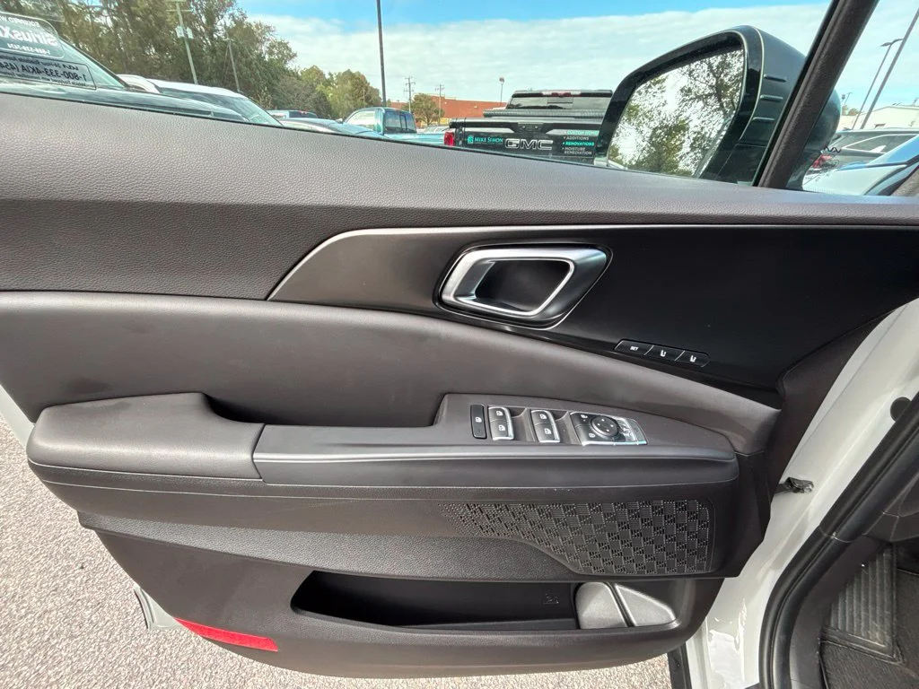 Used 2026 Silver Kia  image 11