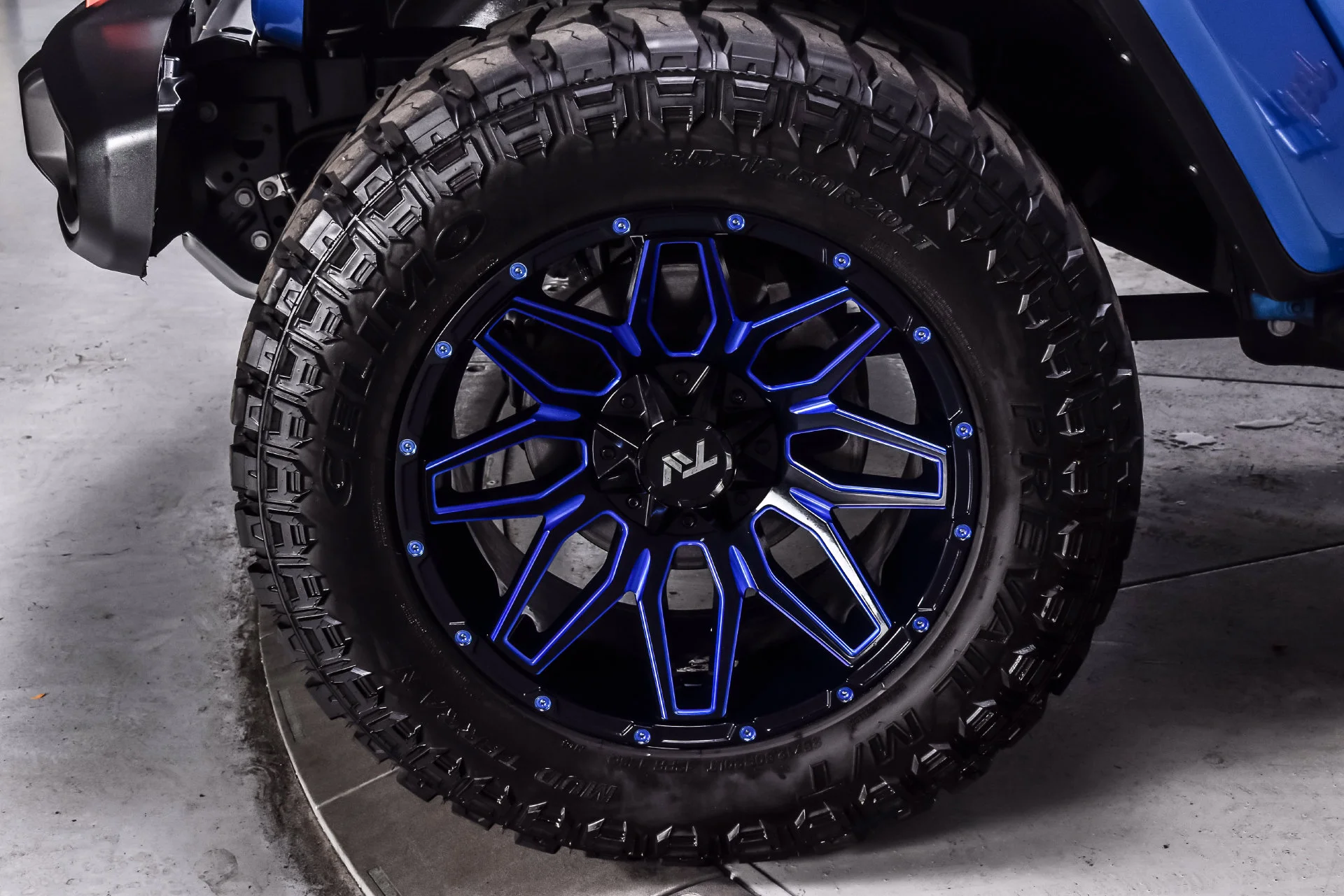 Used 2022 Blue Pearl Jeep Mojave image 8