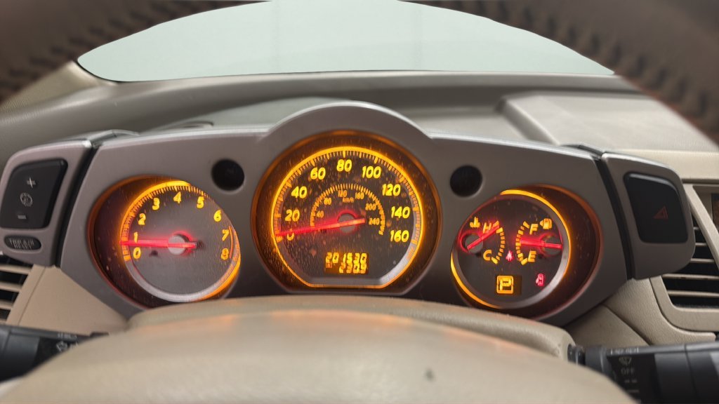 Used 2003 White Nissan SL image 13