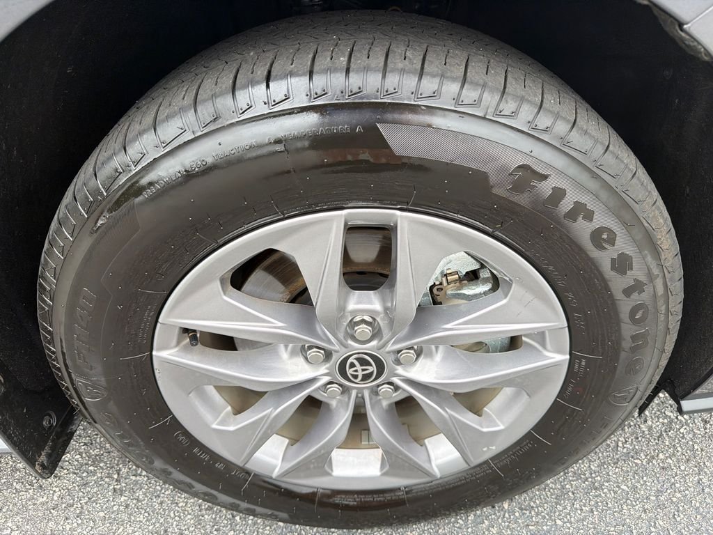 2025 Toyota Sienna XLE - Photo 12