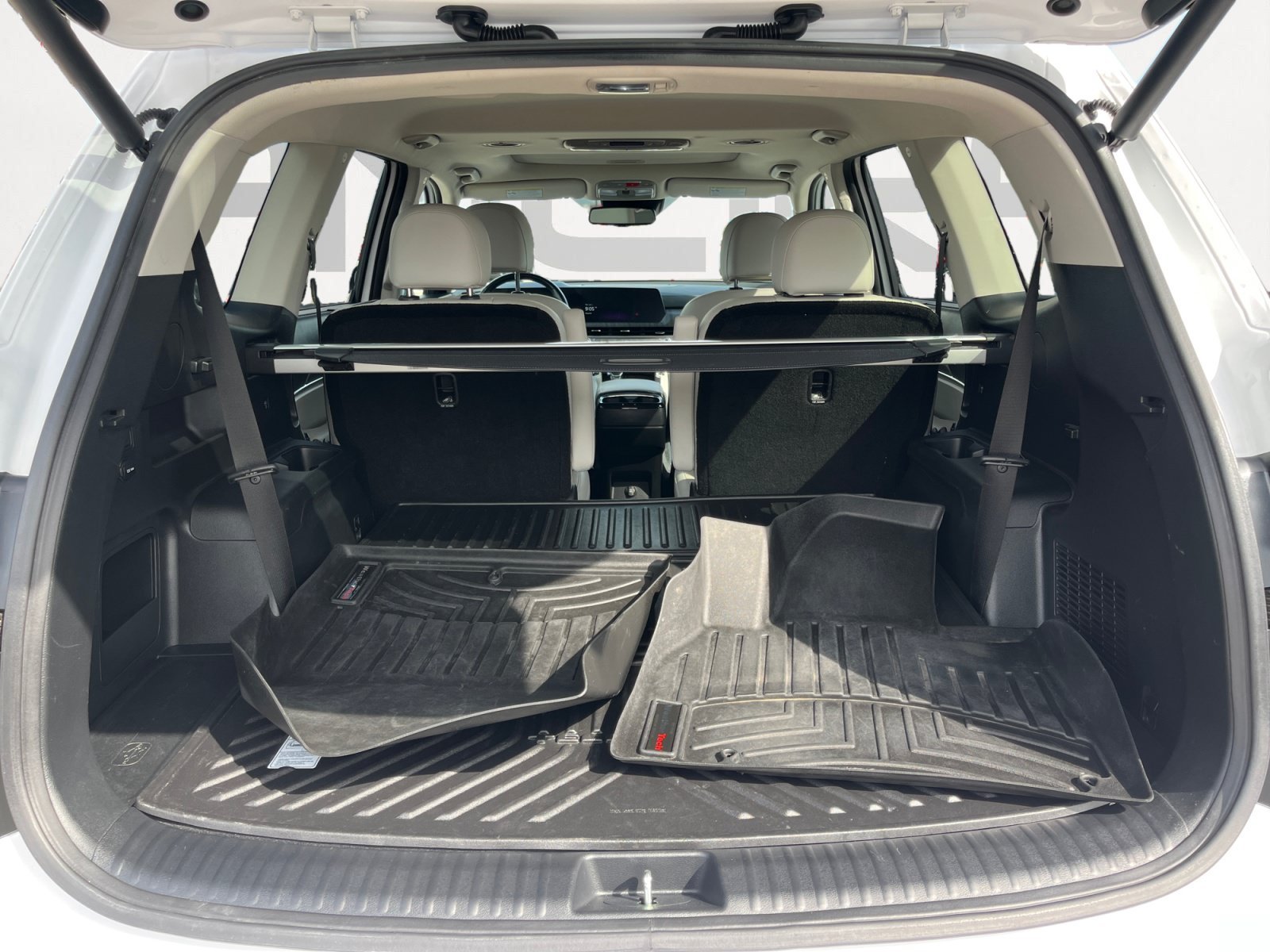 Used 2023 White Kia EX image 12