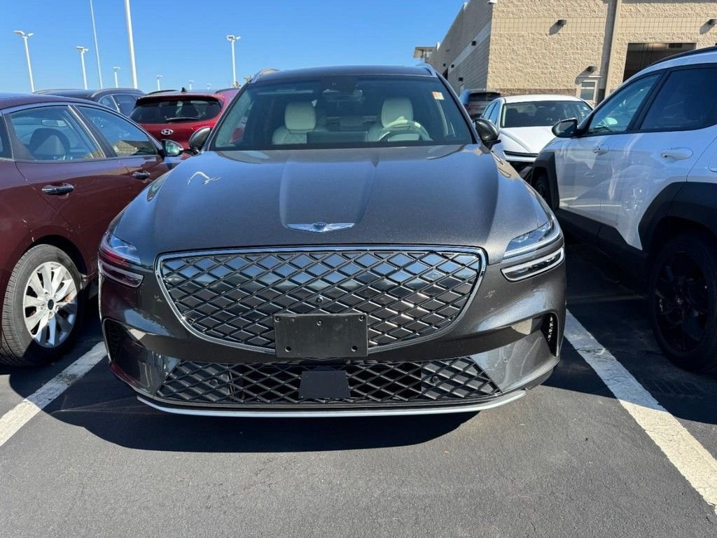 Certified Used 2025 Makalu Gray Genesis Advanced image 2