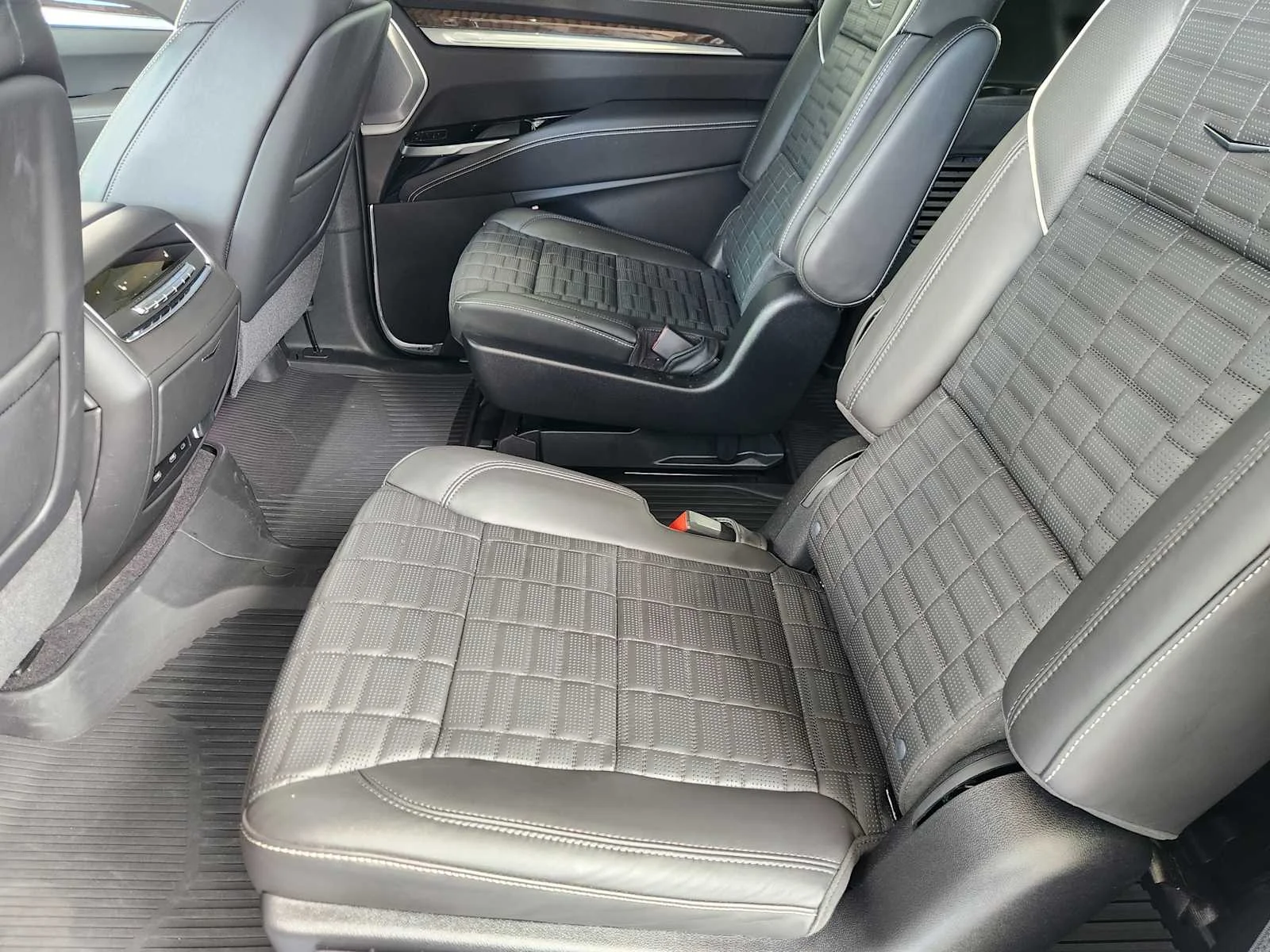 New 2026 Vibrant White Tricoat Cadillac Platinum Sport image 21