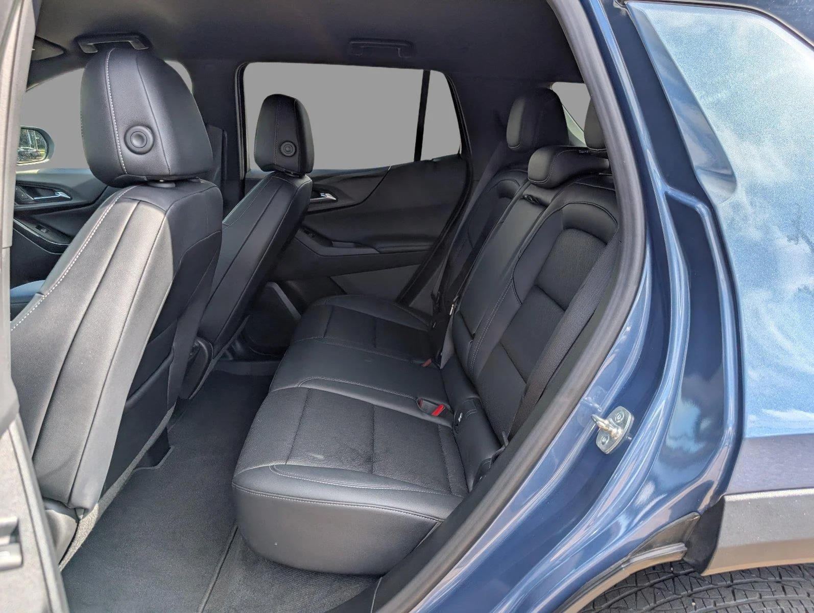 Used 2026 Lakeshore Blue Metallic Chevrolet LT image 16