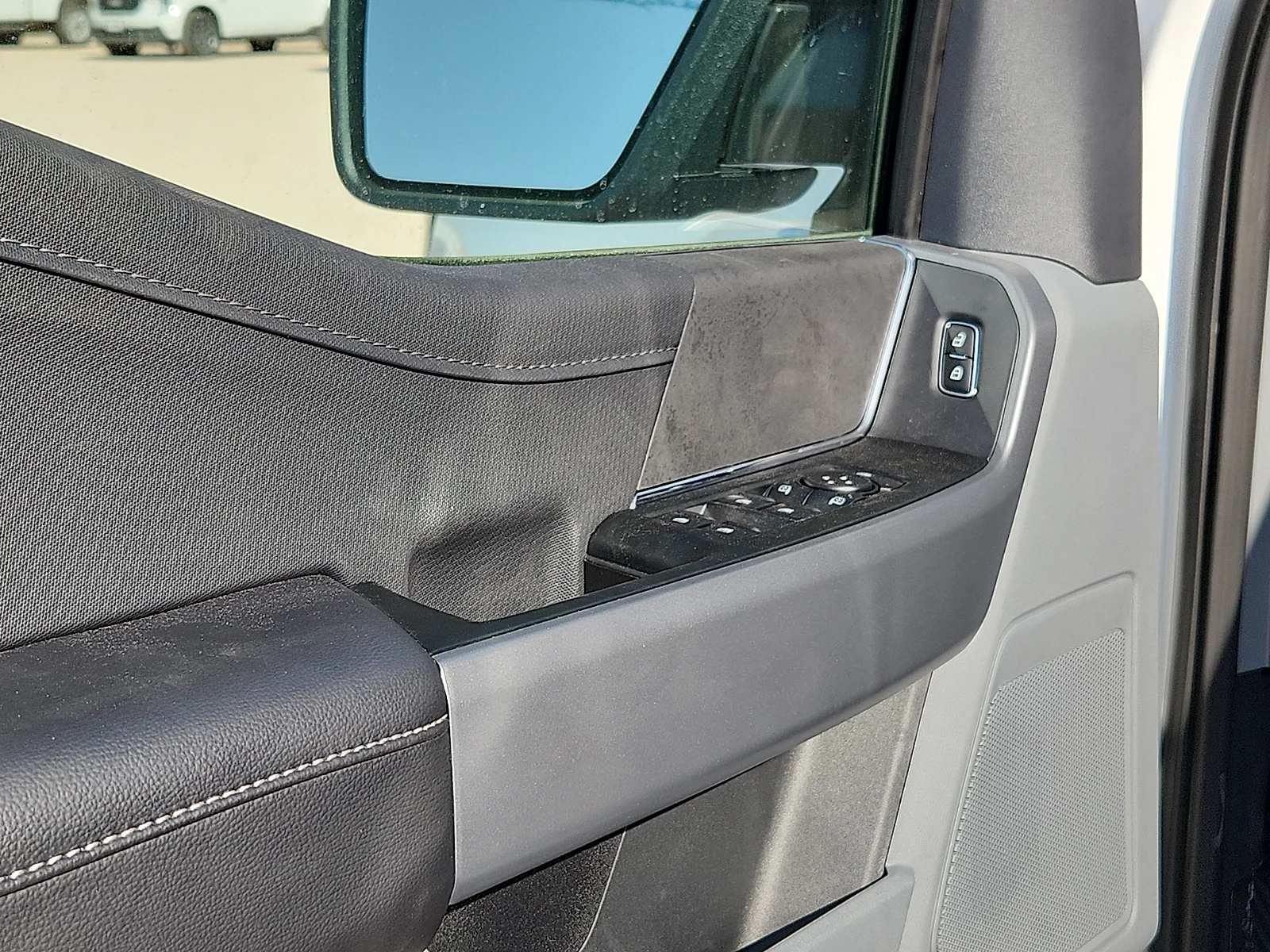 New 2026 Oxford White Ford XLT image 15