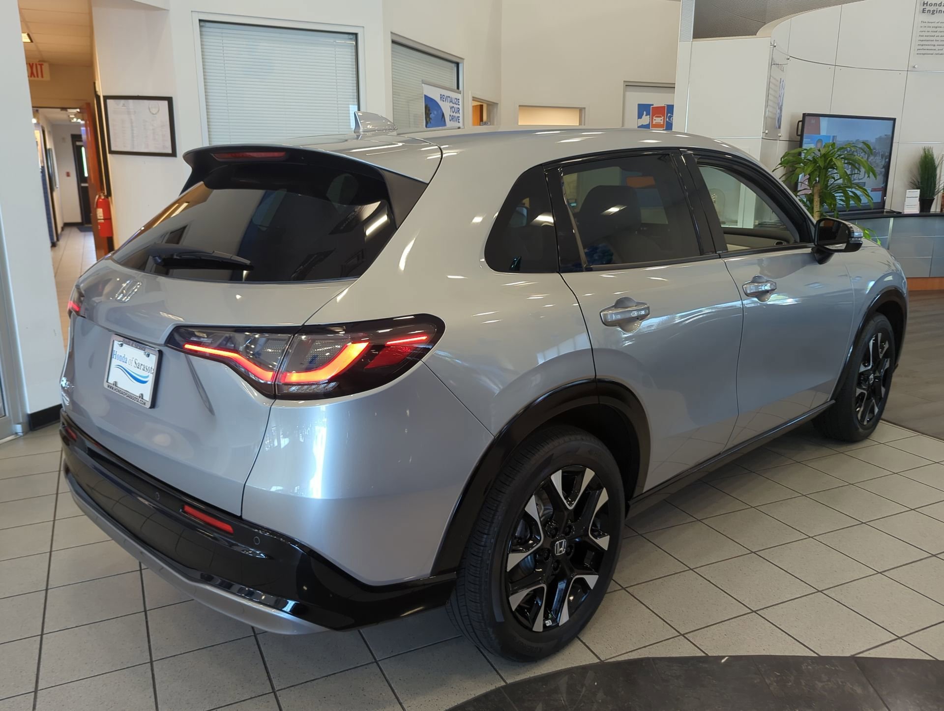 New 2027 Solar Silver Metallic Honda EX-L image 6