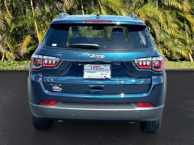 New 2026 Fathom Blue Pearl-Coat Exterior Paint Jeep Latitude image 6