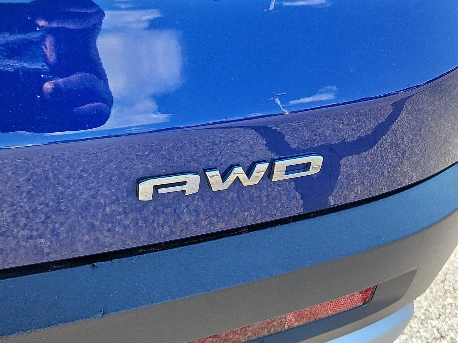 Used 2023 ULTRA BLUE METALLIC GMC SLT image 7