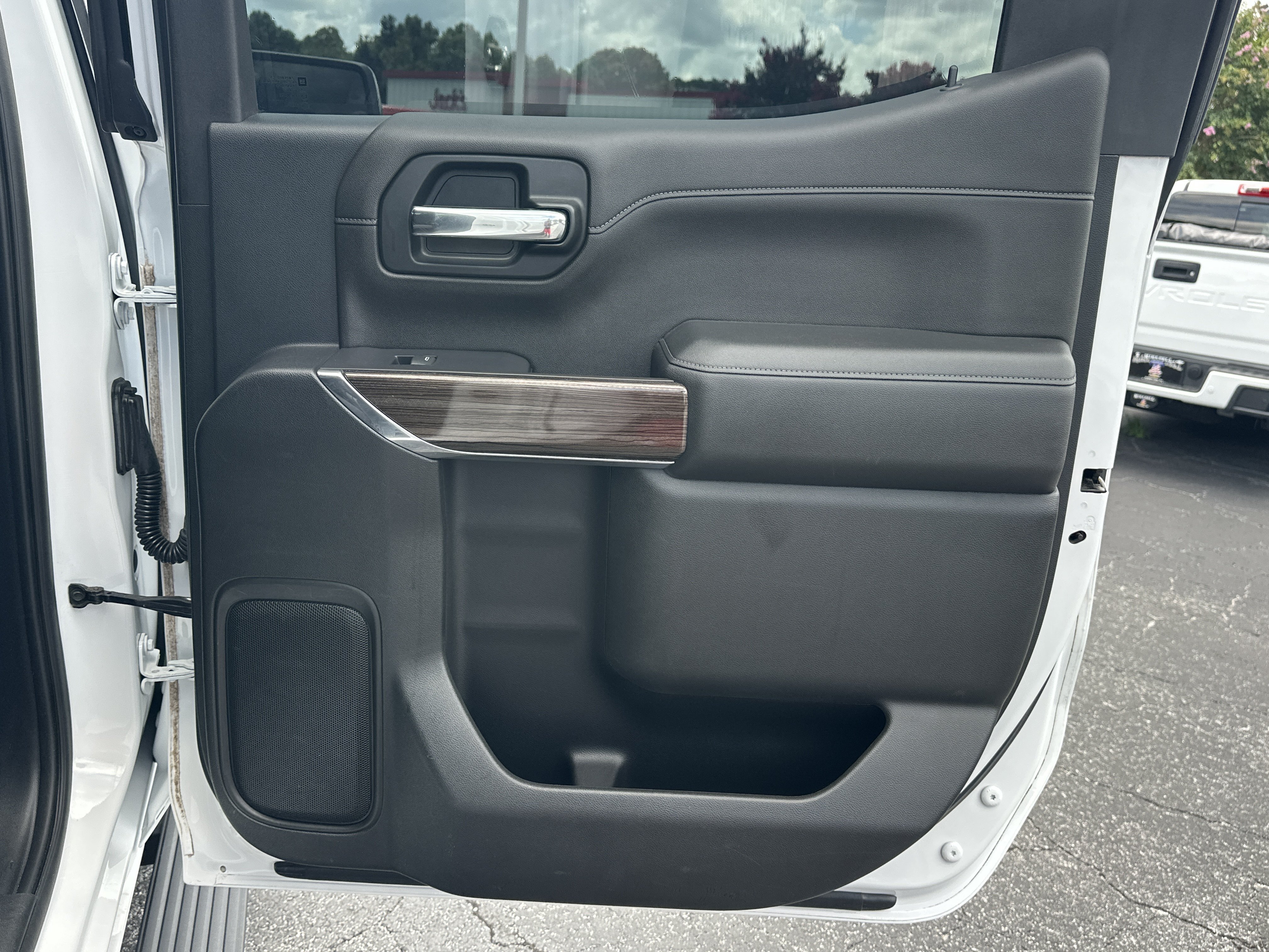 Used 2019 SUMMIT WHITE Chevrolet RST image 16