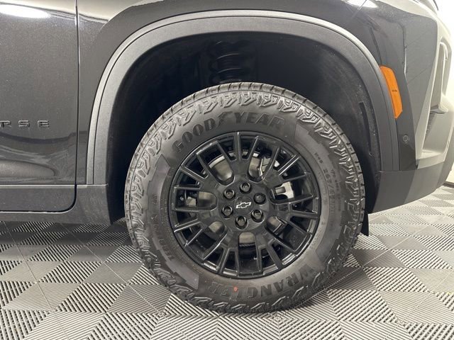 New 2026 Mosaic Black Metallic Chevrolet Z71 image 10