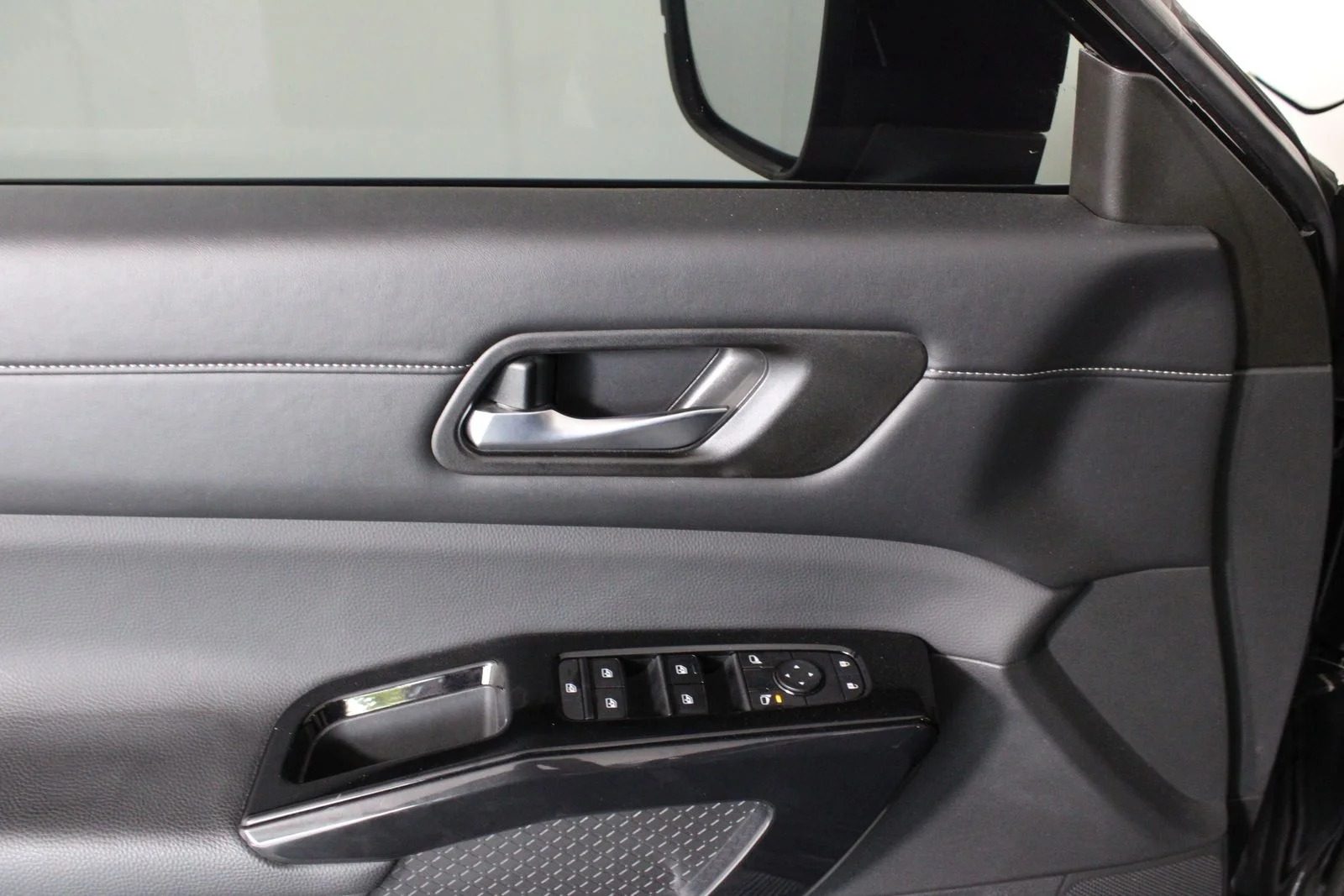 Used 2022 Black Nissan SV image 11