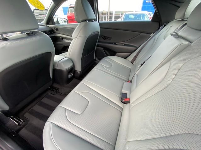 2025 Hyundai Elantra Limited - Photo 14