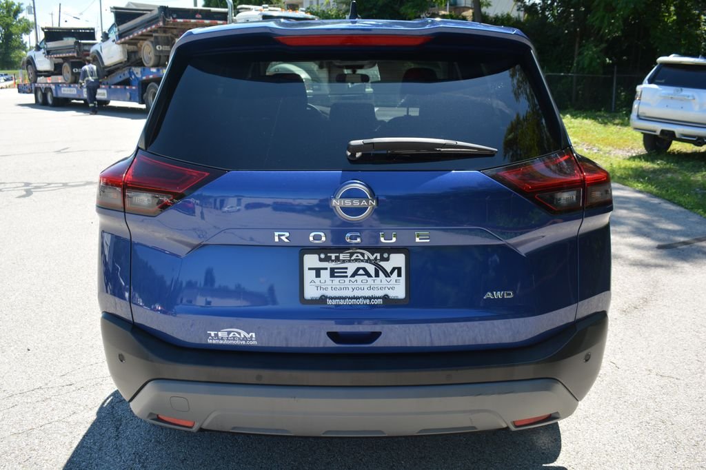 Used 2023 Blue Nissan S image 6