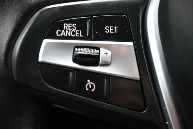 Used 2020 Black BMW xDrive30i image 23