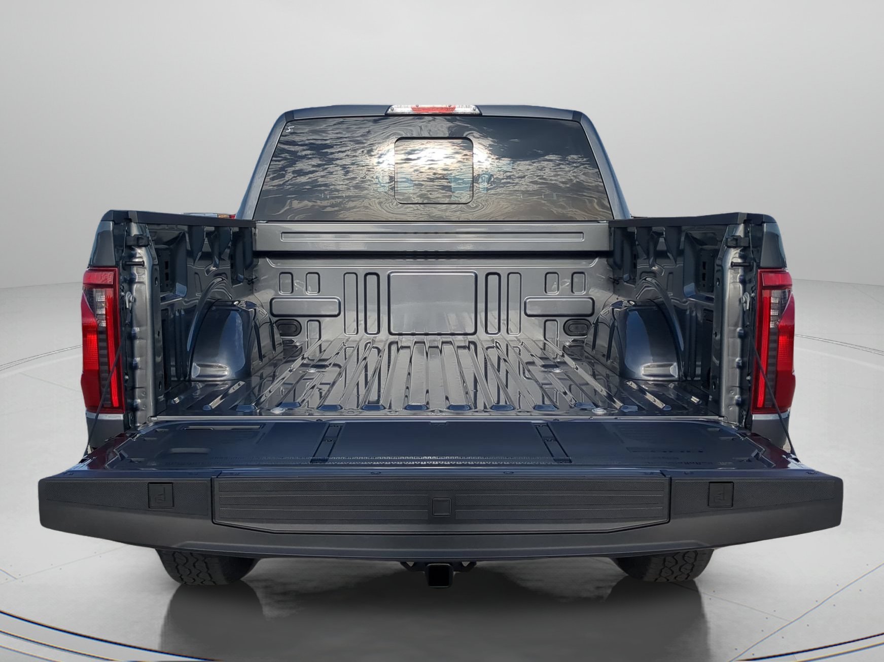 New 2026 Carbonized Gray Metallic Ford XLT image 43