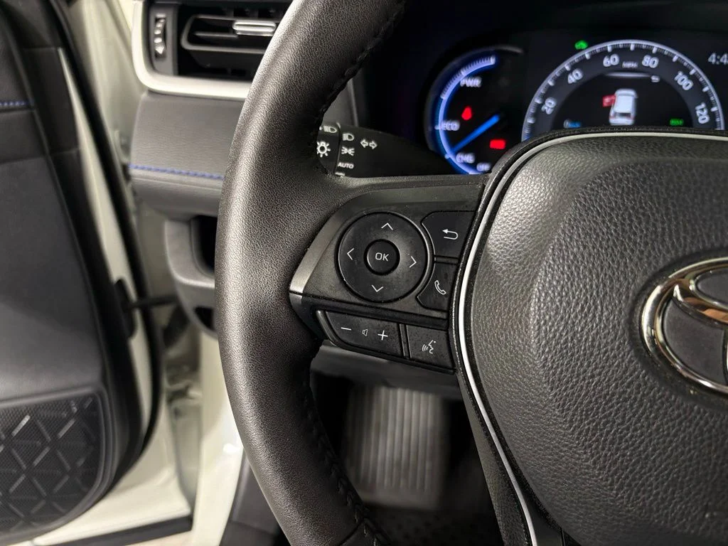 Used 2022 White Toyota XSE image 24