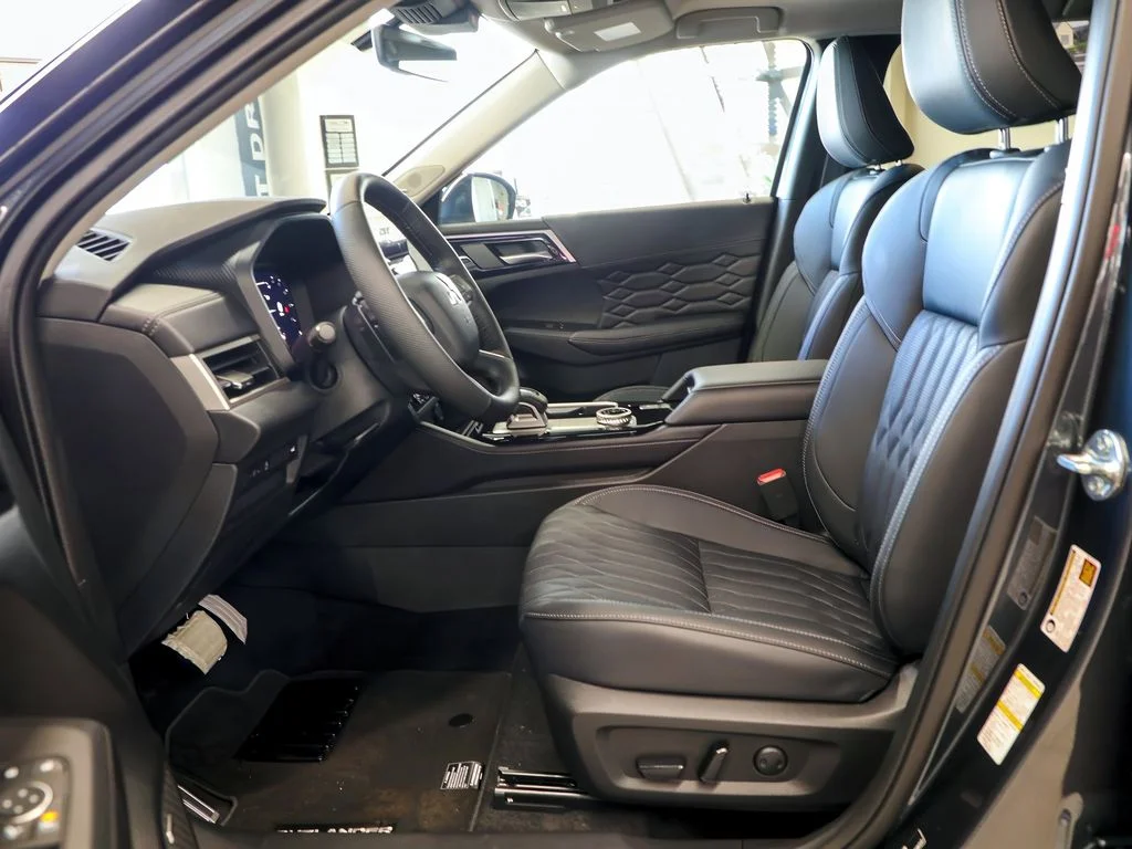 New 2026 Graphite Gray Mitsubishi SEL image 11