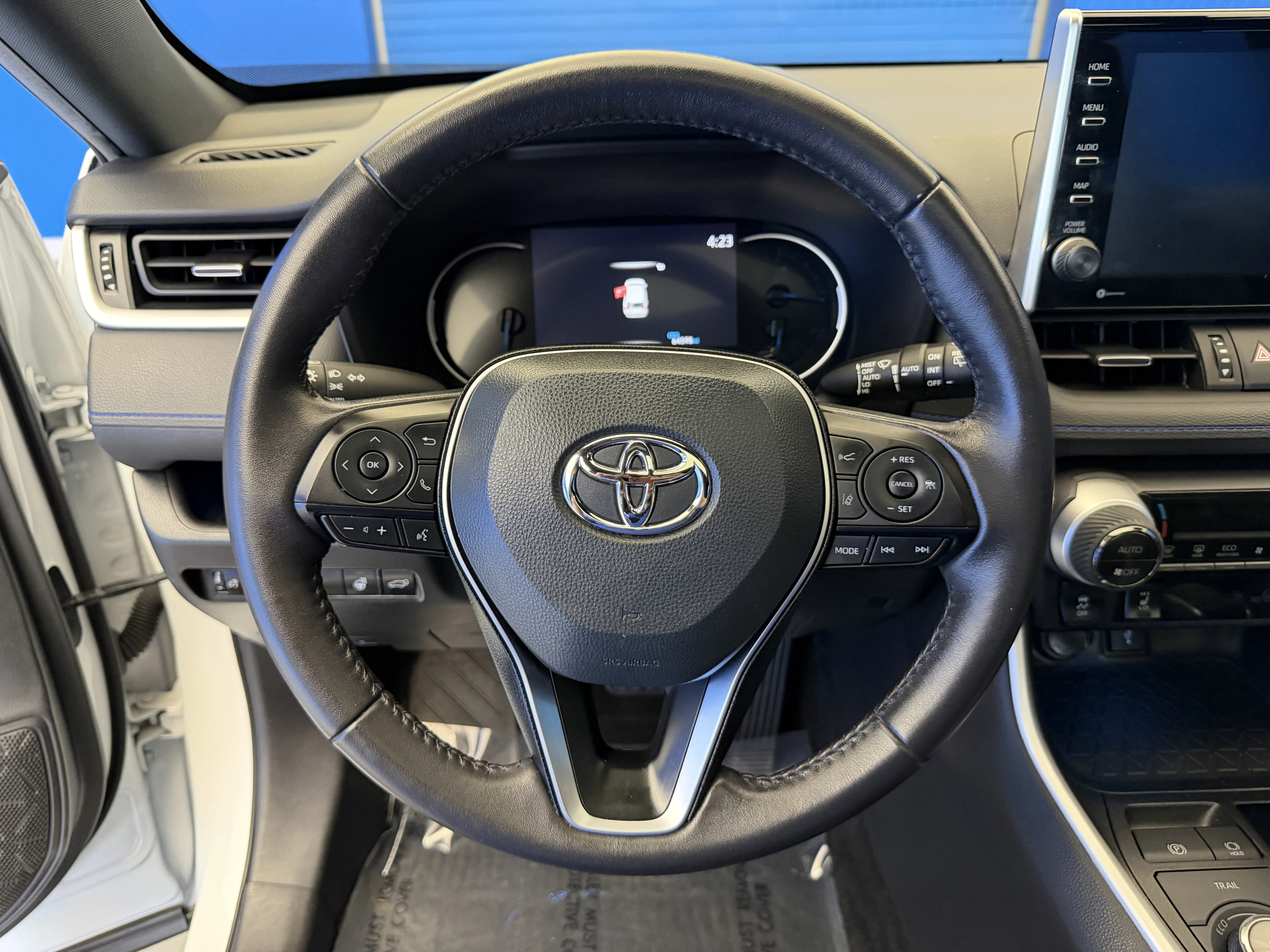 Used 2022 Blizzard Pearl/Midnight Black Metallic Toyota Hybrid XSE image 15
