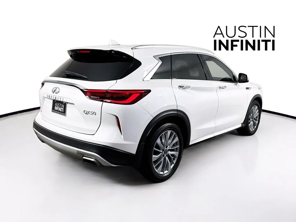 Certified Used 2023 White INFINITI LUXE image 9