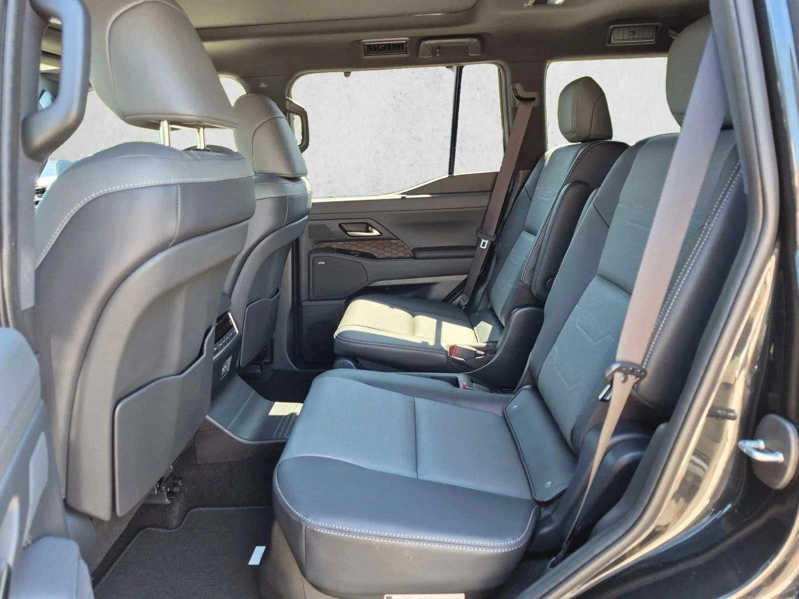 Certified Used 2025 Caviar Lexus LUXURY PLUS image 15