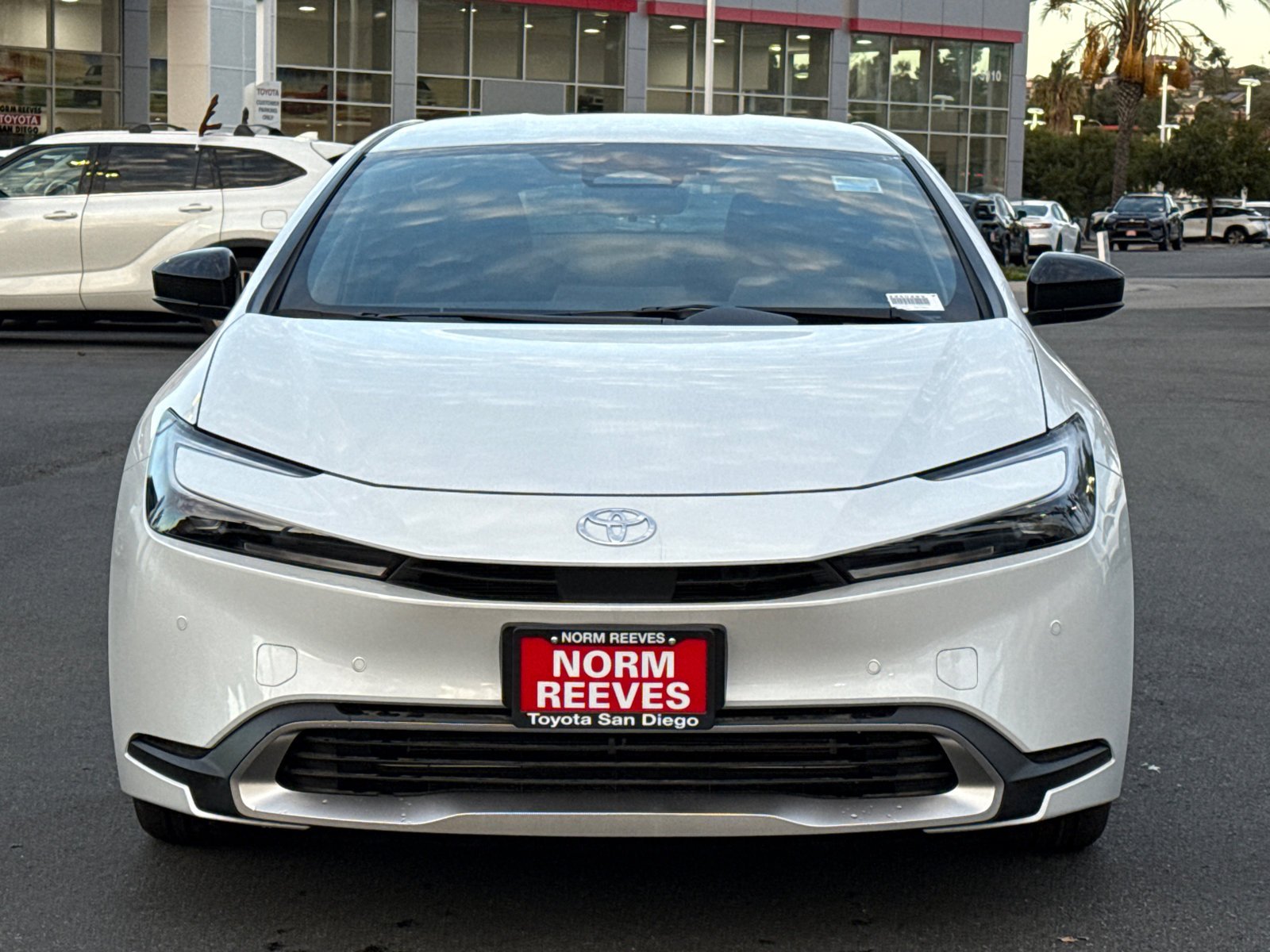 New 2026 Wind Chill Pearl <sup>1</sup> Toyota  SE image 4
