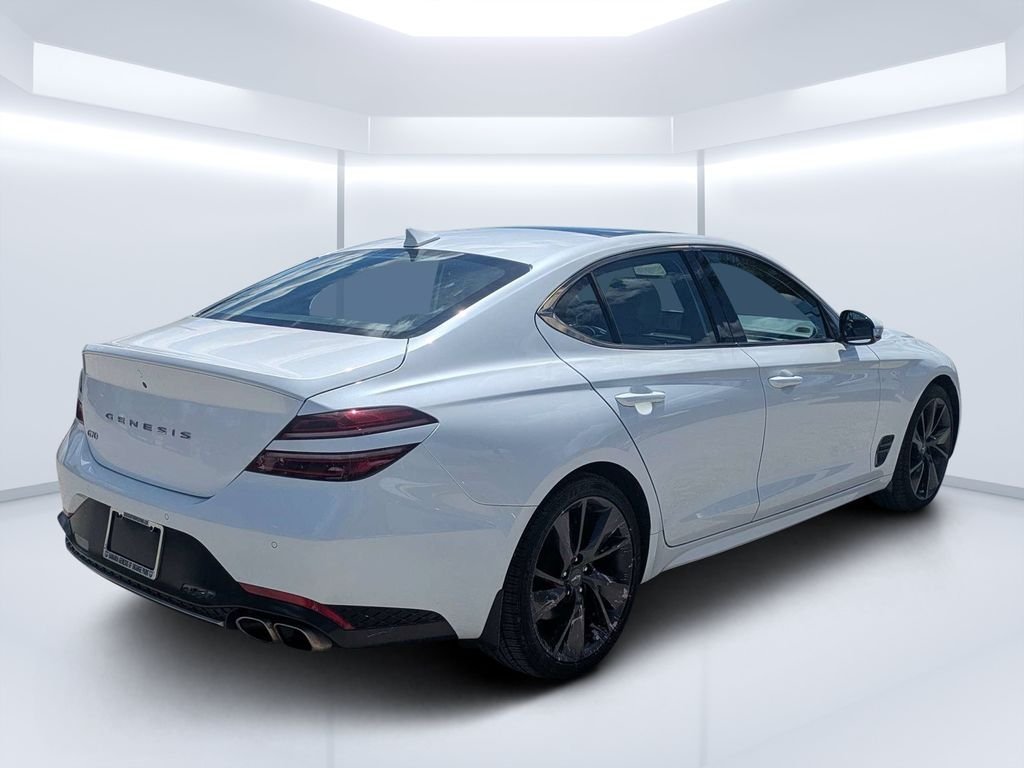 Used 2023 White Genesis 2.0T image 3