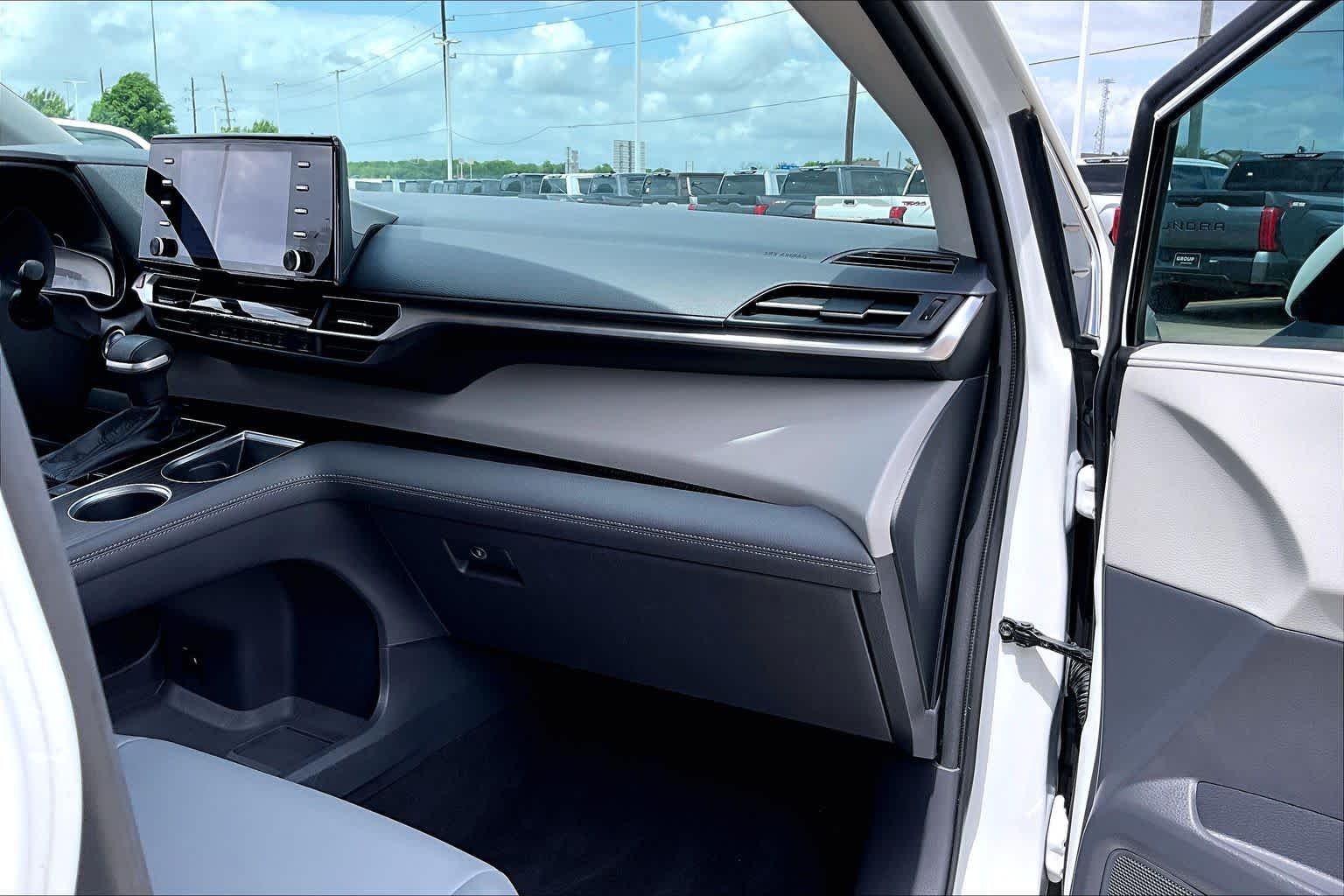 Used 2021 Blizzard Pearl Toyota XLE image 19