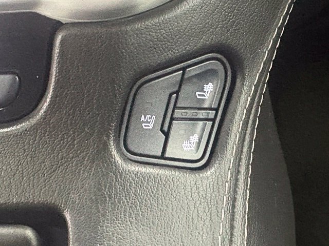 Used 2016 Black GMC SLT image 44