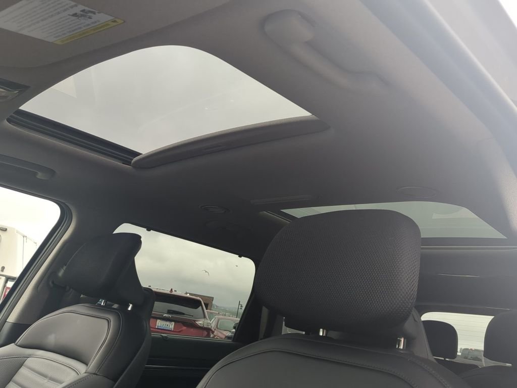 Used 2024 Pebble Gray Kia Land image 25