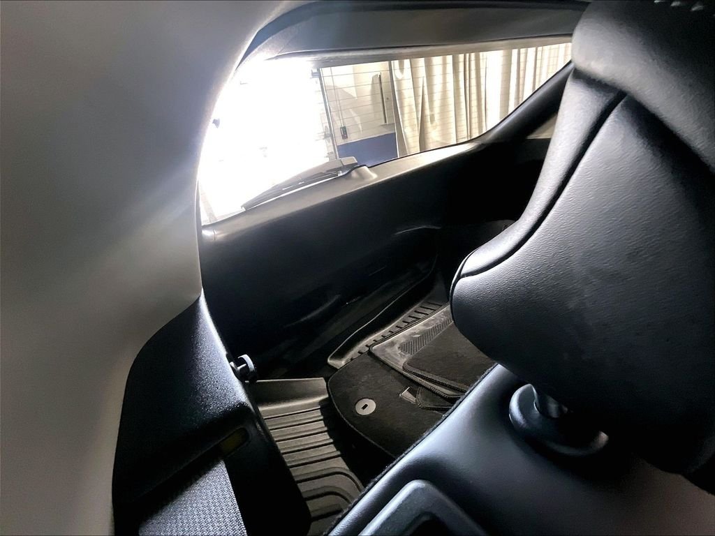 Used 2025 Black Kia Wind image 17