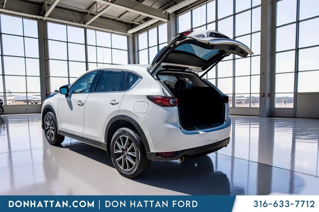 Used 2017 Snowflake White Pearl Metallic Mazda Grand Touring image 30