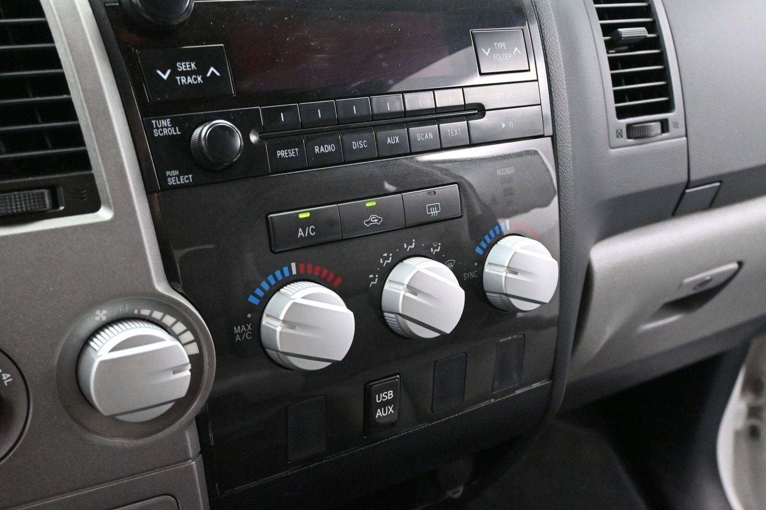 Used 2013 Super White Toyota Grade image 21