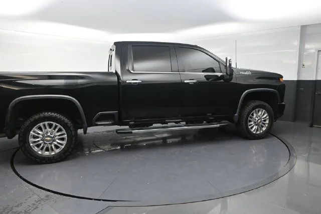 Used 2020 Black Chevrolet High Country image 9
