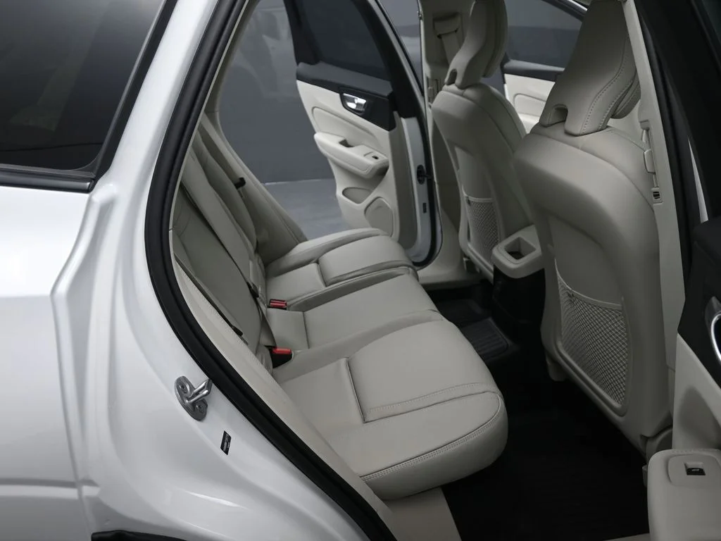 New 2026 White Volvo T8 Ultra image 20