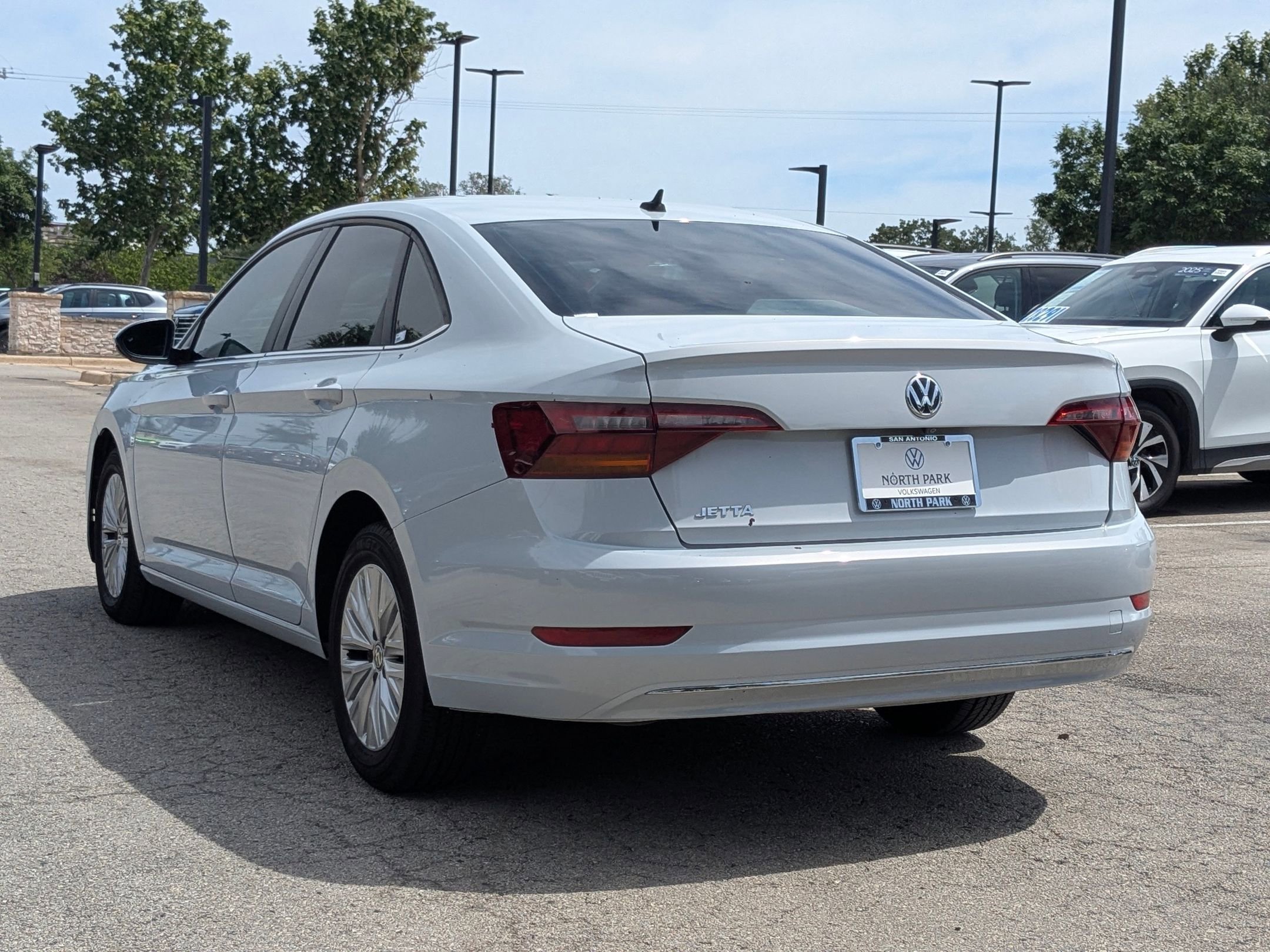 Used 2019 White Silver Metallic Volkswagen 1.4T S image 5