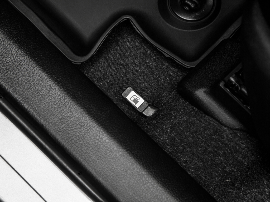 Used 2018 Silver Toyota LE image 22