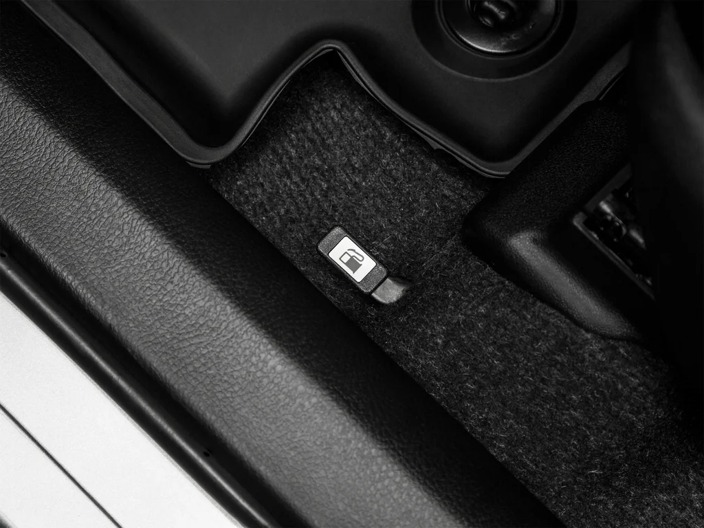 Used 2018 Silver Toyota LE image 22