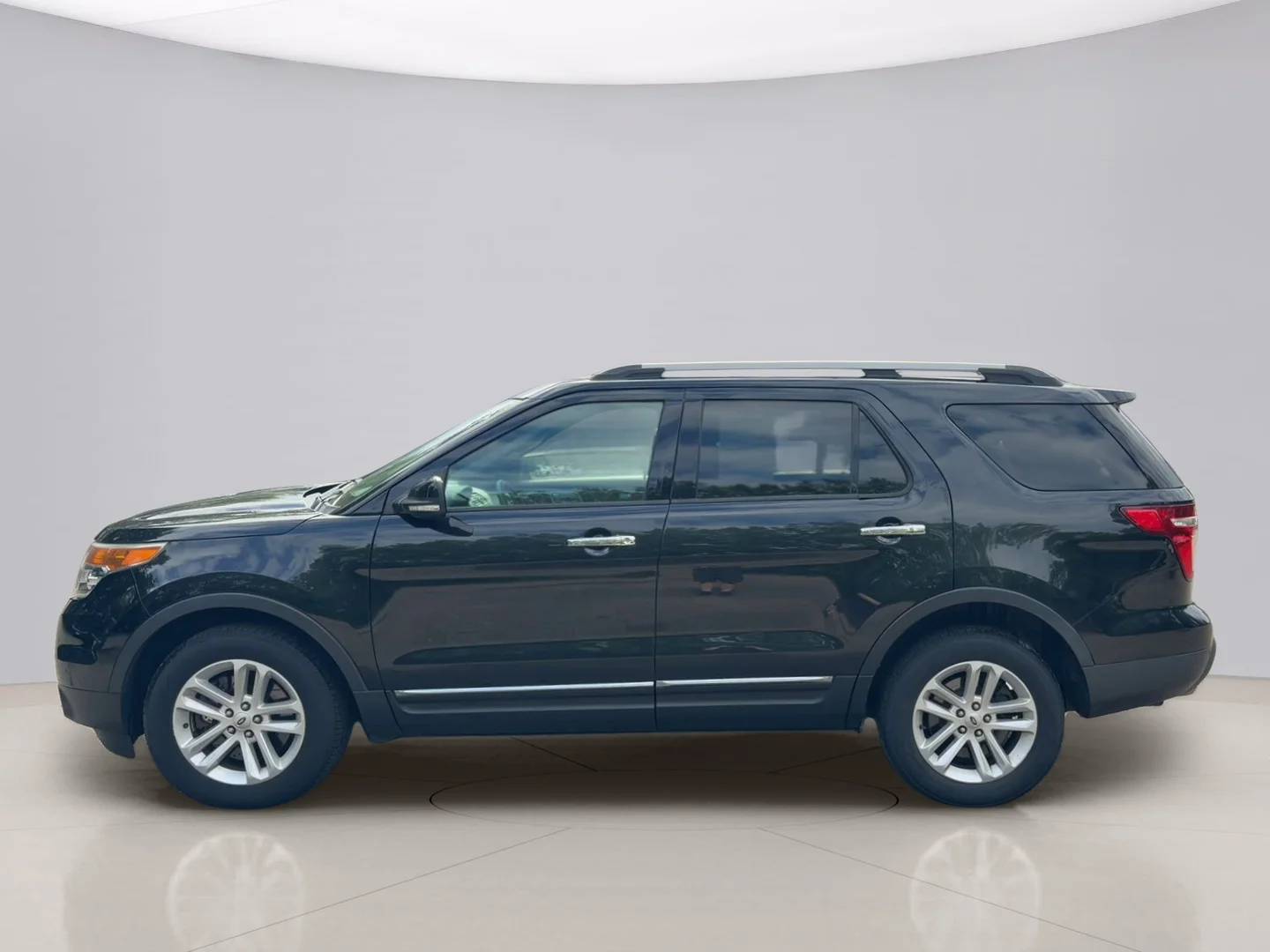 Used 2015 Black Ford XLT 4WD image 2