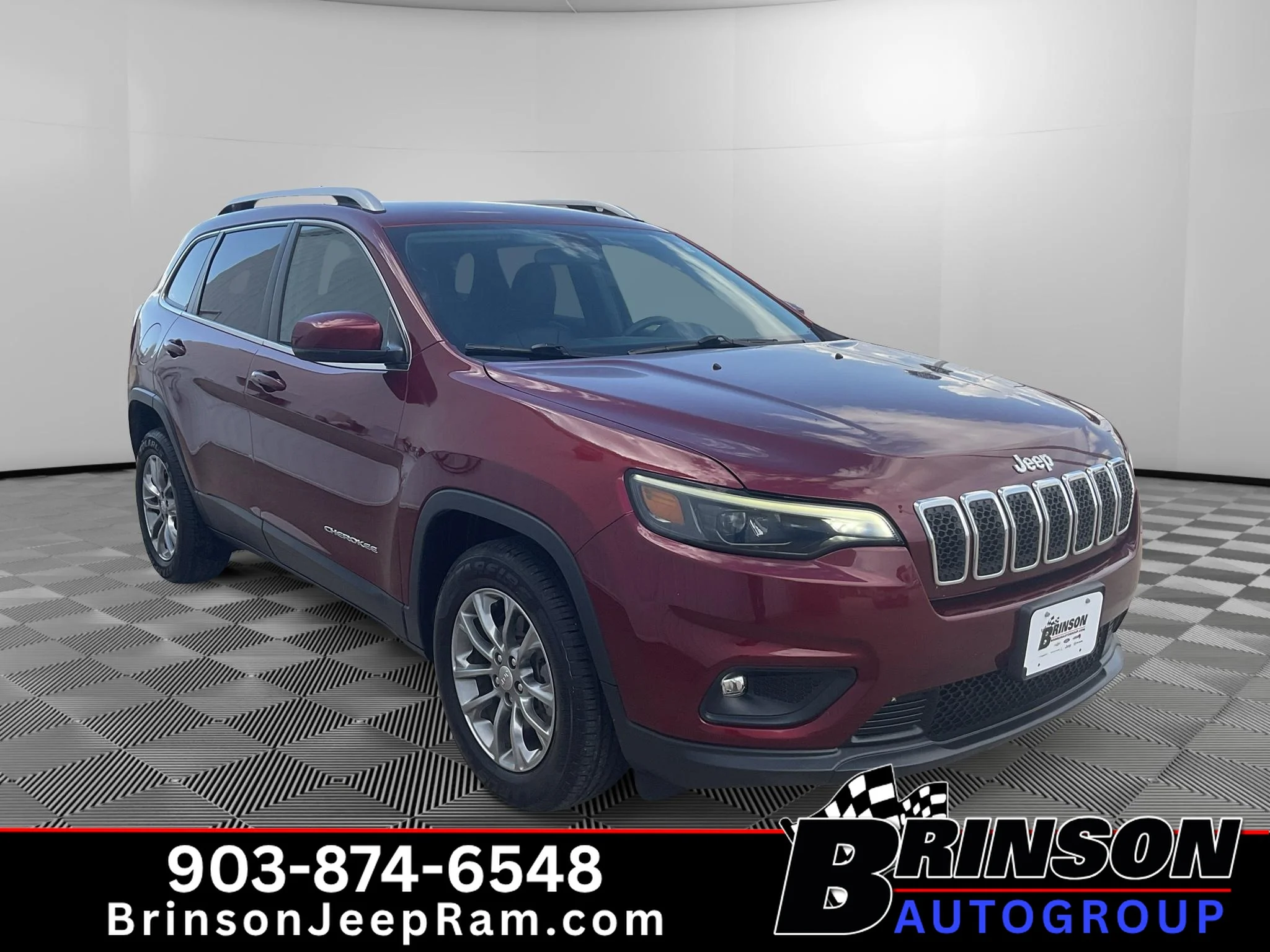 Used 2020 Velvet Red Pearlcoat Jeep Latitude Plus image 3