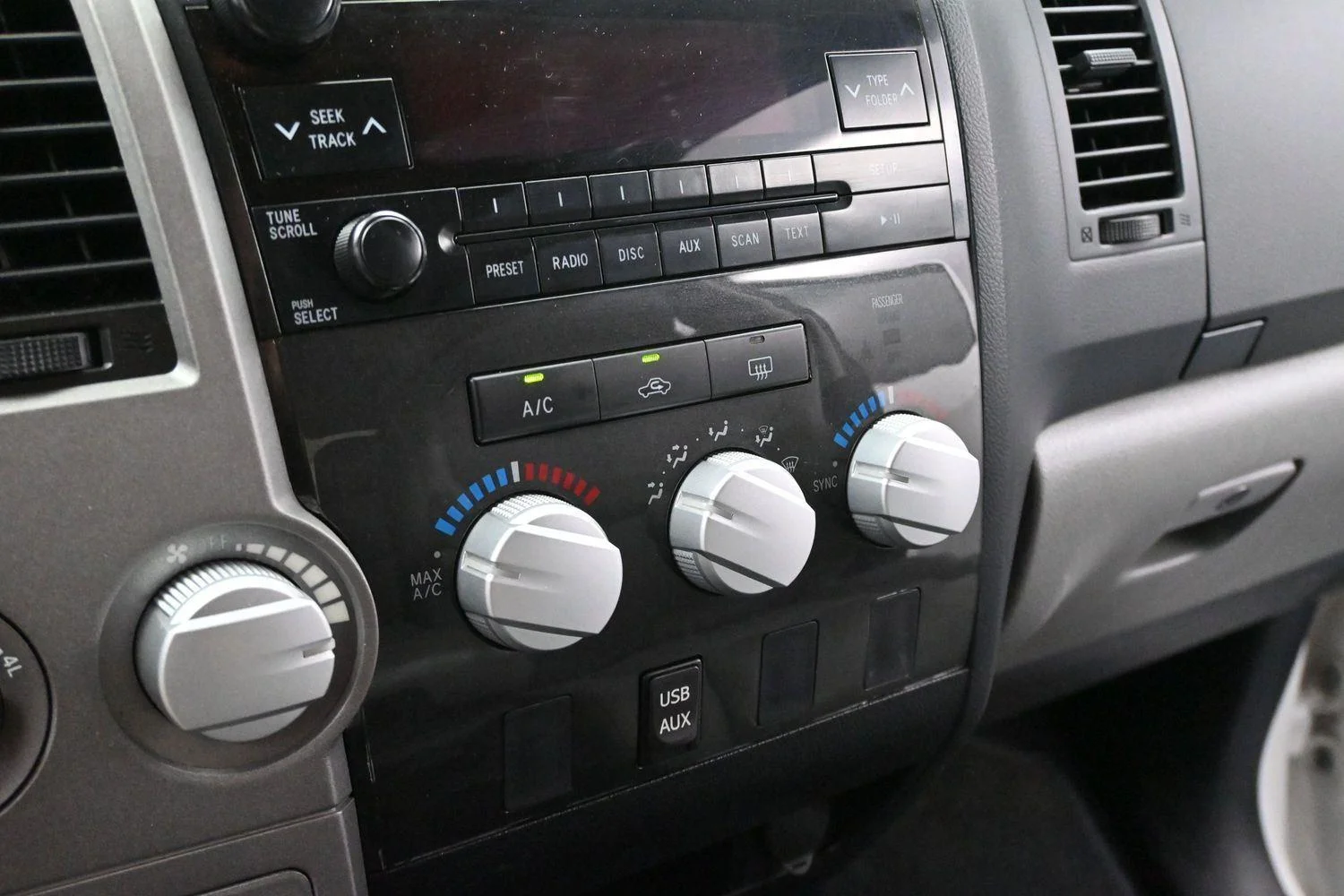 Used 2013 Super White Toyota Grade image 21