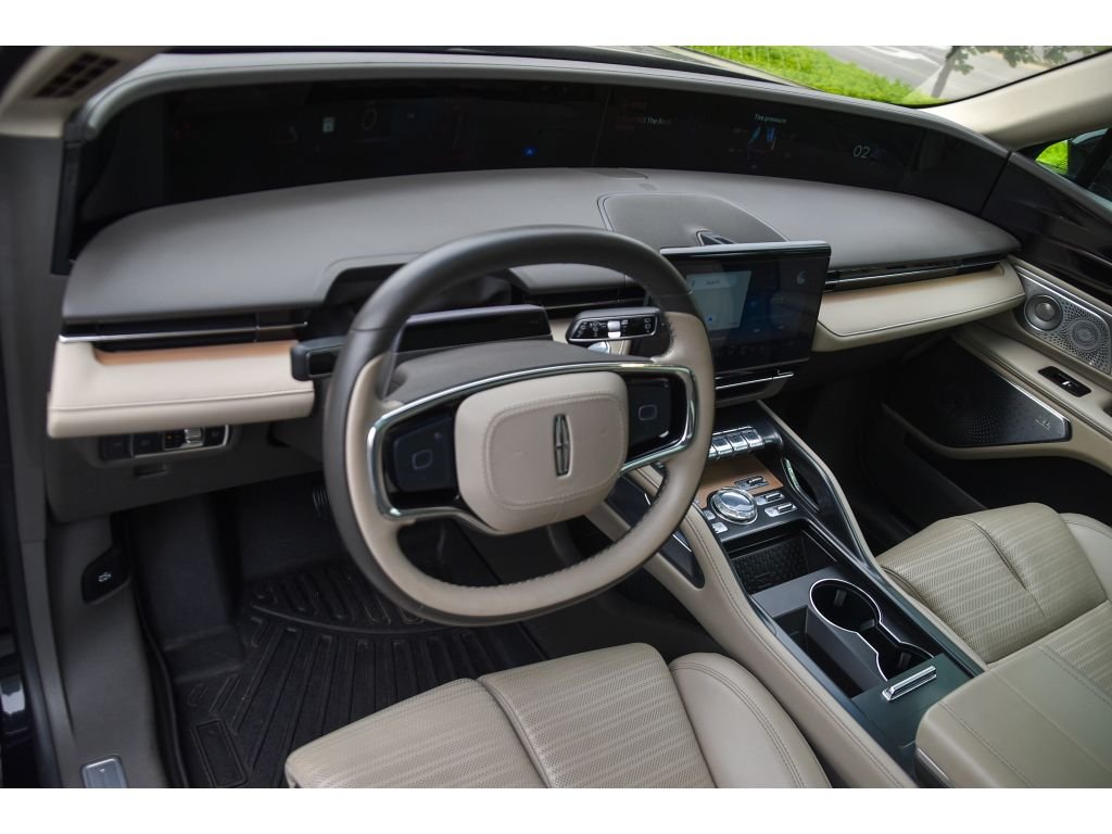 Used 2024 INFINITE BLACK MET CC Lincoln Reserve image 13