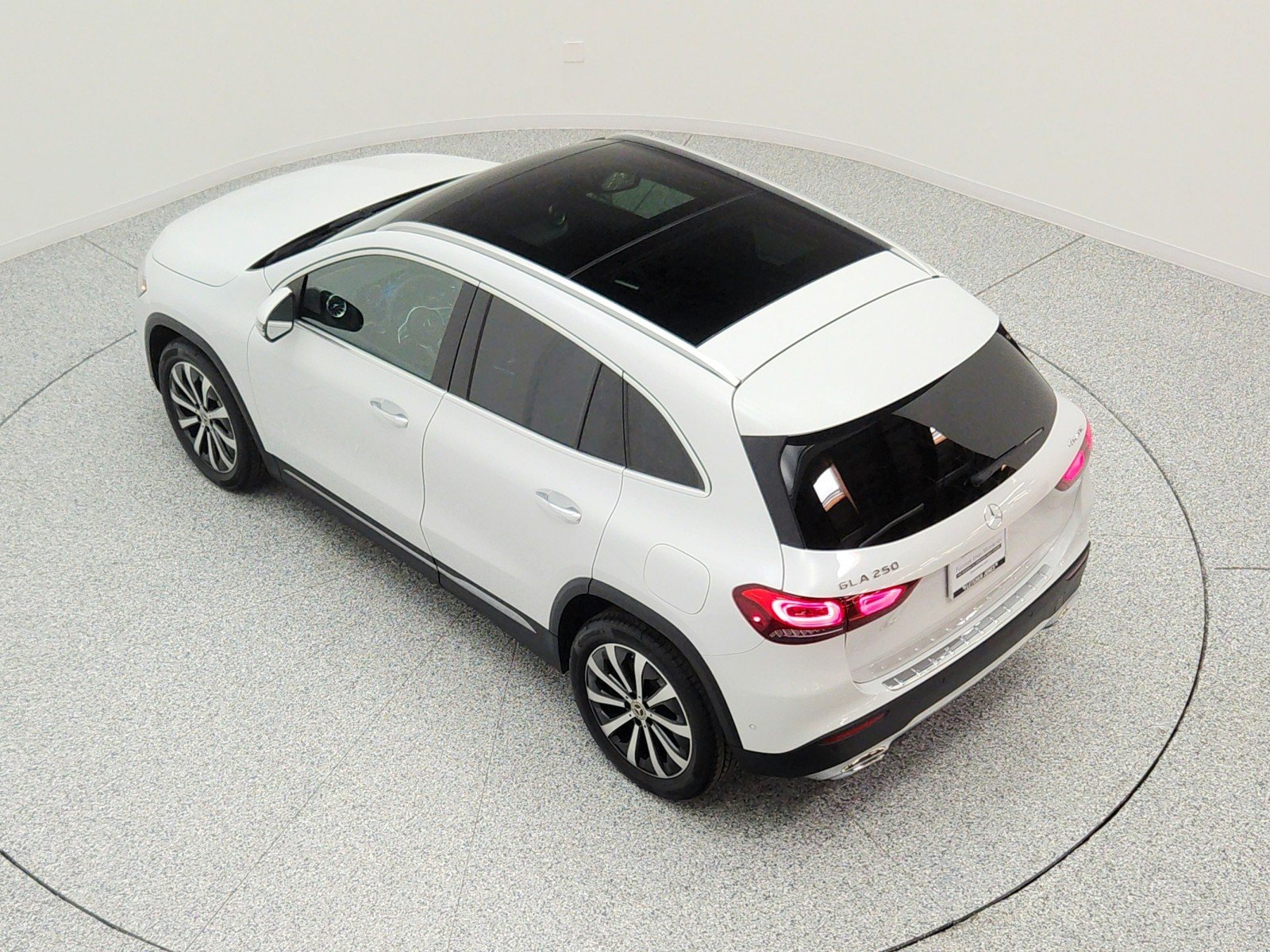 Used 2021 Digital White Metallic Mercedes-Benz GLA 250 4MATIC® SUV image 29