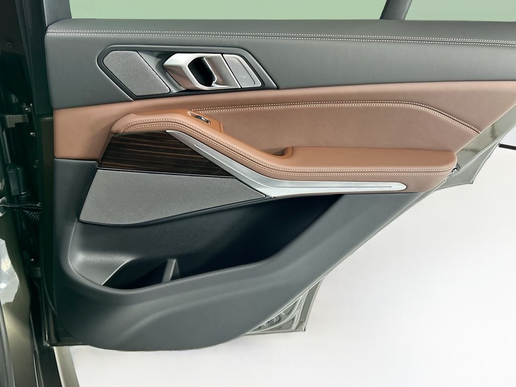 New 2026 Green Metallic BMW xDrive40i image 26