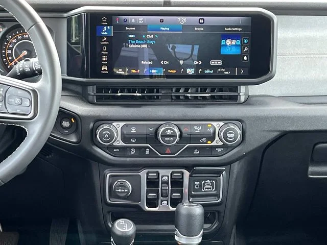 Used 2025 White Jeep Sport S image 15