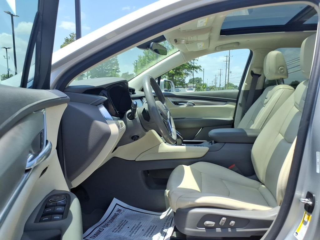 Used 2018 Silver Cadillac Luxury image 16